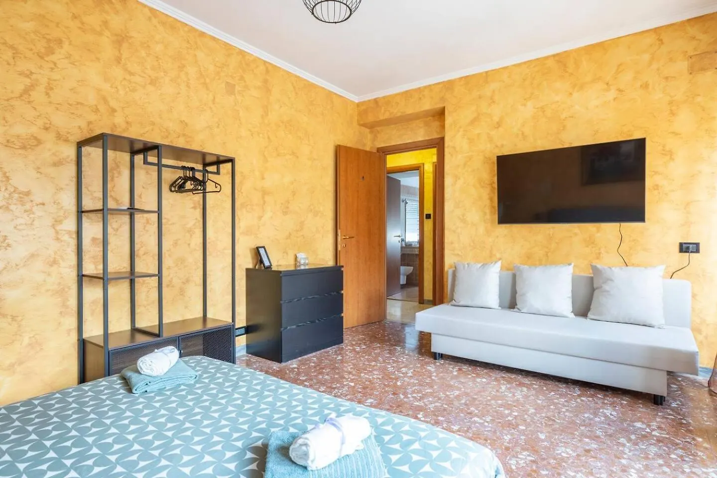 Guest house Damari In Don Bosco Hotel Rome Italy
